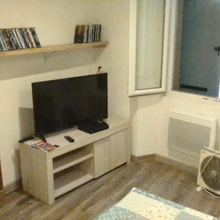 2+1 Couchages + Sdb Dans Renove. Διαμέρισμα *